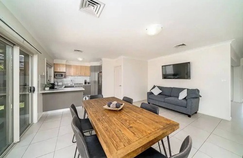 Tatton Apartment | Light & Bright Homely Villa