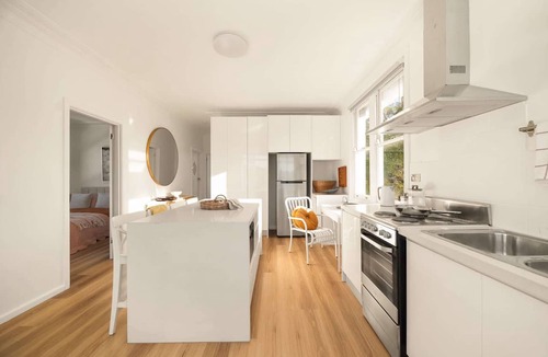 Brighton-le-Sands Apartment | Light Filled 3-Bed Coastal Home at Brighton Beach