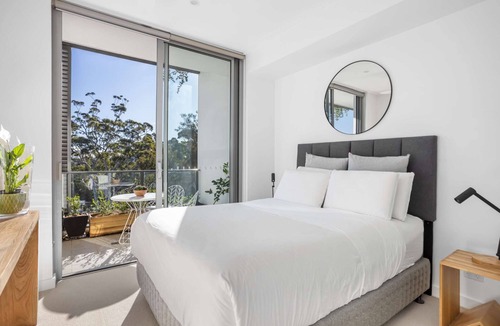 Lane Cove Apartment | Light, stylish 1BR apartment near shops and transport with parking
