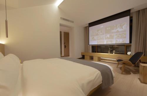 Gucheng House | Lijiang Pinwenju Light Luxury Smart Audio and Video Hotel B&B Gucheng Branch