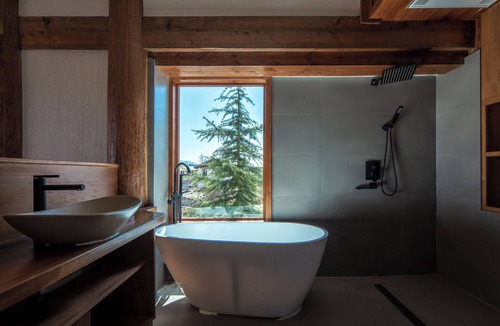 Lijiang Hotel | Lijiang Tennessee farmhouse hotel