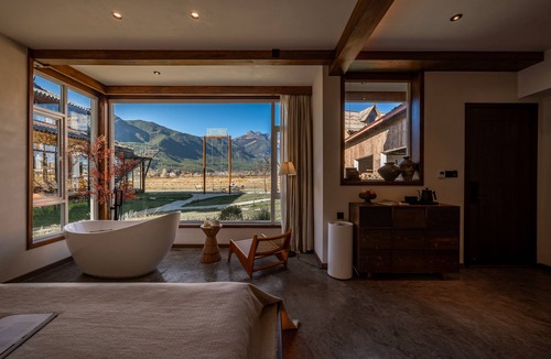 Lijiang Hotel | Lijiang Tennessee farmhouse hotel