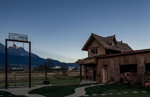 Yulong Hotel | Lijiang Tennessee Moutain Lodge & cafe - A Luxury Farmstay with Jade Dragon Views at Baisha Village - Free Pick-up from Airport&Railway station for 3-Night Stays