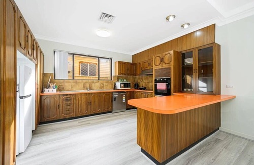 Liverpool House | Liverpool Oasis 5BR Home for Groups and Families