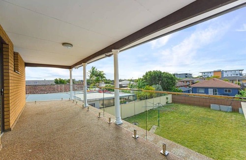 Liverpool House | Liverpool Oasis 5BR Home for Groups and Families