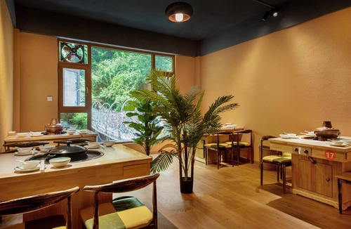 Wenchuan Hotel | Lixian Bipeng Shiguang Hot Spring Hotel