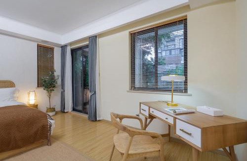 Yuhang District Apartment | Locals-009