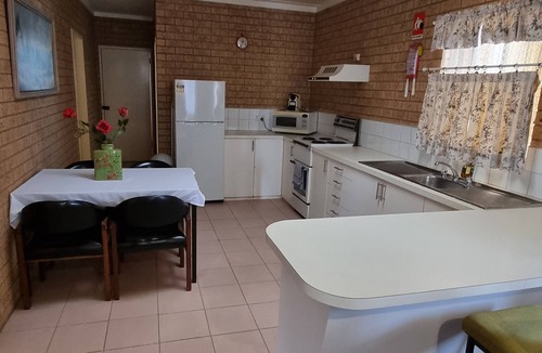 Corowa Hotel | Lone Pine Motel - Corowa