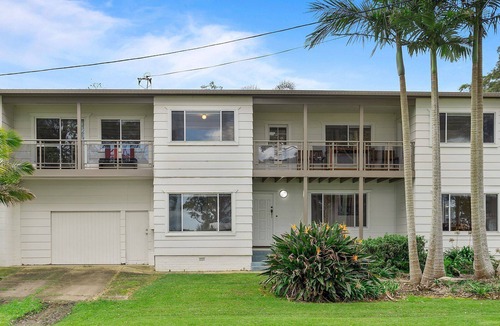 St. Georges Basin House | Loralyn Escape -Water and sunset views