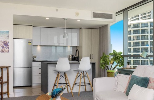 Surfers Paradise Apartment | Lovely 1 Bed apartment with stunning views & pool