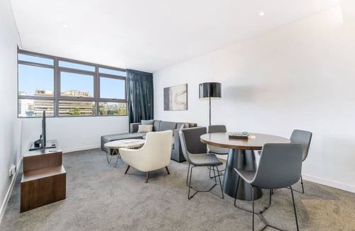Chatswood CBD Apartment | lovely 2 beds service apt in heart of chatswood