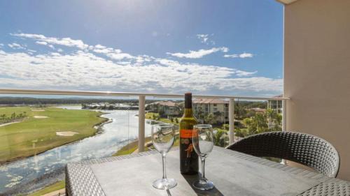 Pelican Waters Hotel | Lovely Studio Apartment Overlooking Golf Course!