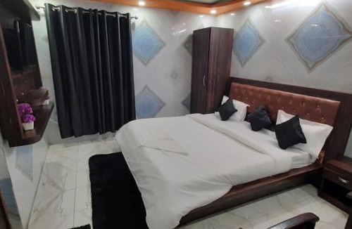 Charbagh Hotel | LUCKNOW HOTEL K P C Near Temple - fully Air Conditioned hotel at Prime Location - Hygiene & Spacious Room - with wifi - BEST HOTEL IN LUCKNOW