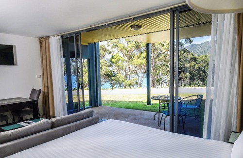 Eaglehawk Neck Hotel | Lufra Beachside Hotel