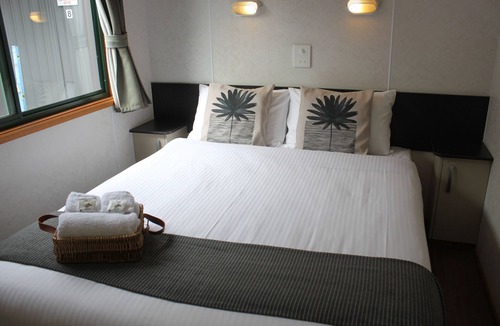 Parkes Hotel | Lunar Cabins