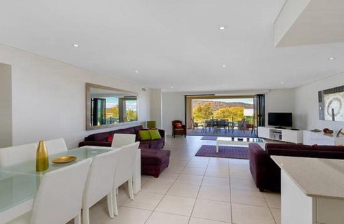 Ettalong Beach House | Luro 2 - Waterfront Luxury