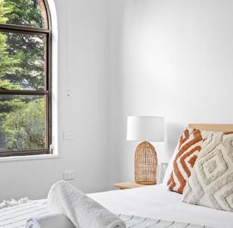 Bankstown House | Luxe Ensuite Queen Room - Close to Stations & Shops
