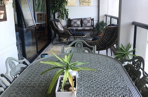 Bondi Beach Apartment | Luxurious beachside apartmnt with private terrace & parking; sunny garden & pool