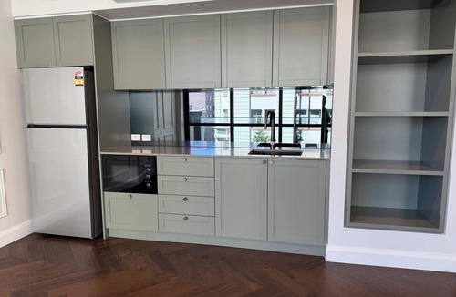 Newcastle Apartment | Luxurious Beachside Retreat: Modern Comfort in Newcastle's Heart