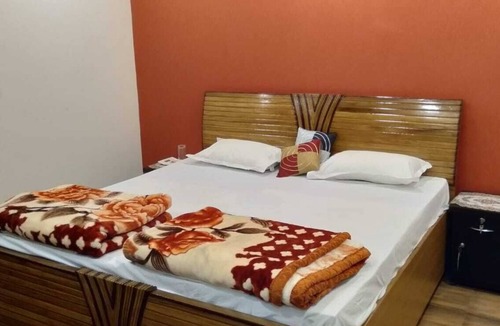 Noida Apartment | Luxurious family living - 5 min walk from metro station