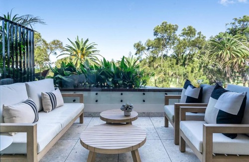 Collaroy Apartment | Luxurious Penthouse - Park, Golf Course, Ocean views