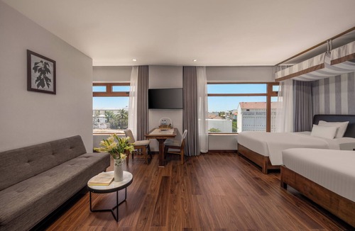 Ngu Hanh Son Hotel | Luxurious Suite with Ocean view