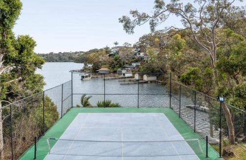 Oatley House | Luxurious Waterfront Retreat in Oatley