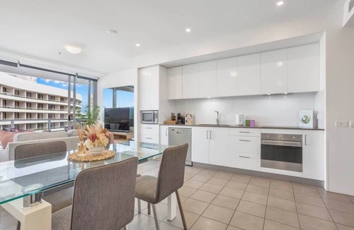 Cairns Central Business District Apartment | Luxury 1BR Apartment Harbour Lights Cairns