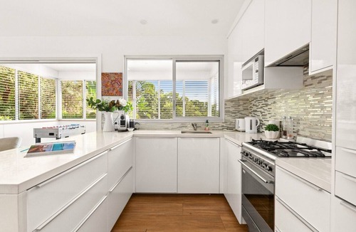 Narrabeen Apartment | Luxury 2-Bed with Ocean Views and Garden