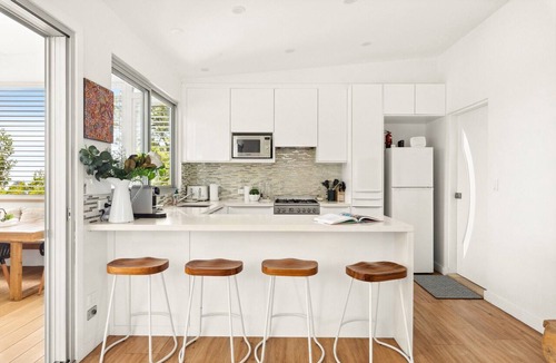 Narrabeen Apartment | Luxury 2-Bed with Ocean Views and Garden