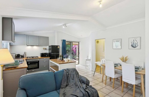 City Centre House | Luxury 2BR Beachside Stay | 2 Parking