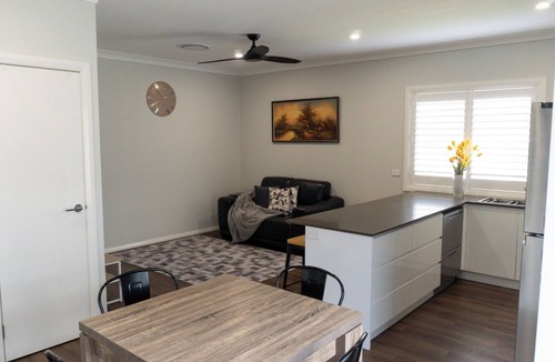 Gledswood Hills Villa | Luxury 3-Bedroom Unit - Sleeps 6 Guests