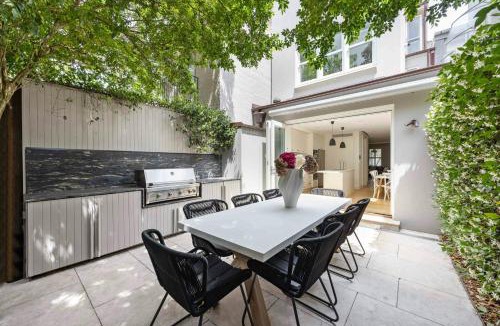 Darlinghurst House | Luxury 3BR home w rooftop garden BBQ near CBD