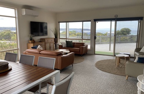Island Beach House | Luxury 4 Bedroom/4 Bathroom Home with Large Deck, Beach Views & Free Wi-Fi
