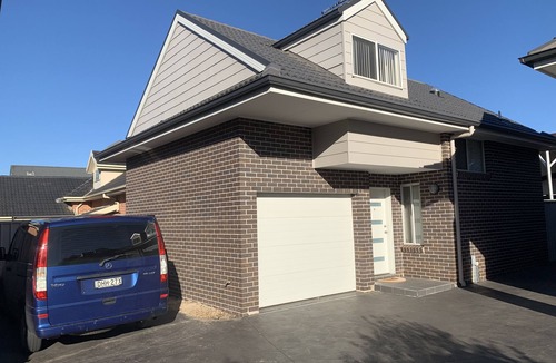 Oxley Park House | Luxury 5 Star, 3 Bedroom Brand new House, Air con