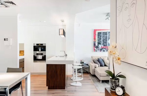 Darling Harbour Apartment | Luxury Apartment Overlooking City and Darling Harbour