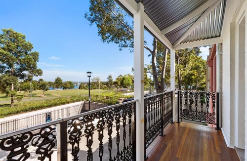 Millers Point Apartment | Luxury Barangaroo Balcony Apartment