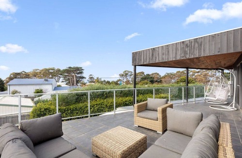 St Leonards House | Luxury Beachside Entertainer With Heated Pool