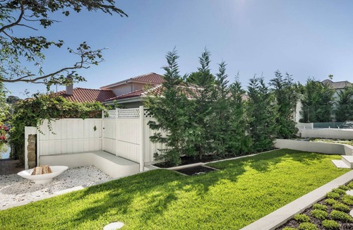 Longueville House | Luxury Mansion with Direct Woodford Bay Access & NYE Fireworks Views