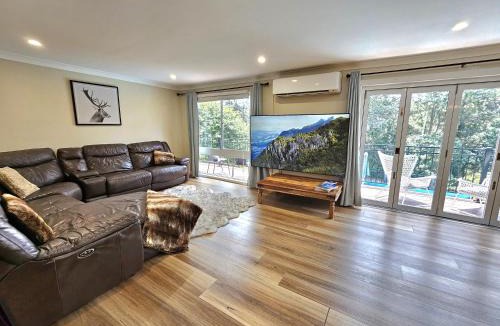 Sydney House | Luxury Mountain Retreat with Gym, Heated Private Pool & Bush Views
