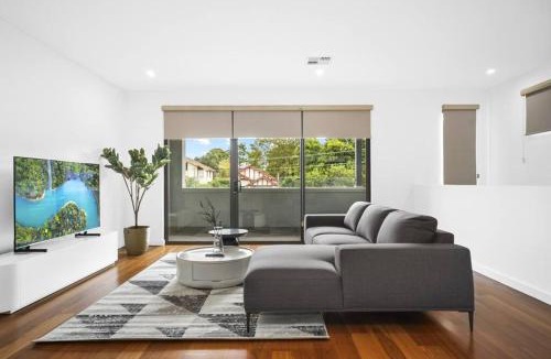 Willoughby House | Luxury Retreat & Spacious 4BR House in Willoughby