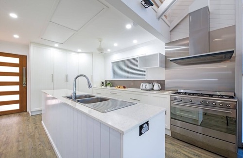 Shute Harbour House | Luxury surrounded by abundant natural beauty, amazing ocean views.