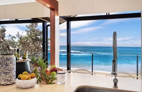 Blue Bay House | Luxury Villas Alaya at Toowoon Bay (On the beach)