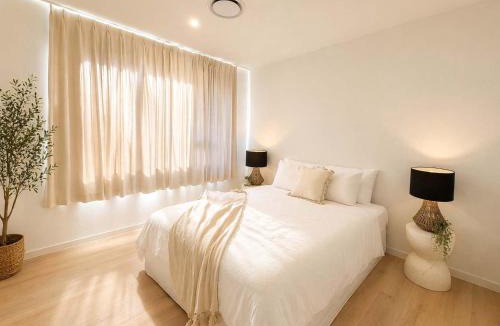 Coomera House | Luxury Waterfront 5BR New Home Theme Parks Nearby