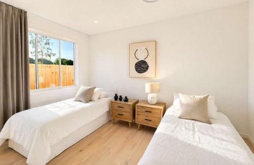 Coomera House | Luxury Waterfront 5BR New Home Theme Parks Nearby