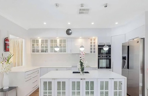 Toukley House | Luxury Waterfront Getaway - Close to restaurants, beaches and plenty more!