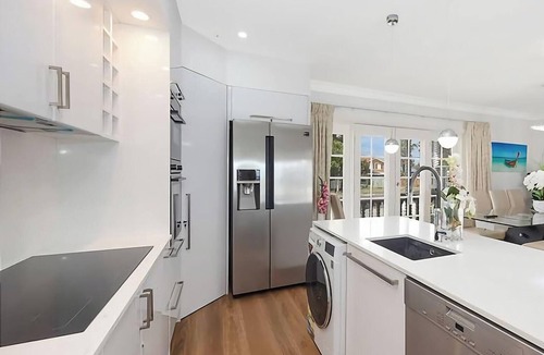 Toukley House | Luxury Waterfront Getaway - Close to restaurants, beaches and plenty more!