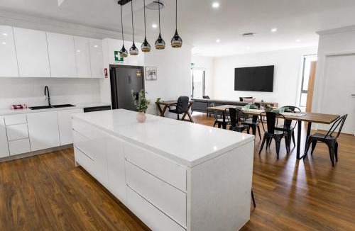 Claymore House | Macarthur Stay - Spacious 4BR Home with Outdoor Area