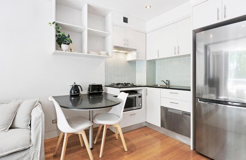 Kings Cross Apartment | MACL119P - Potts Point Pizzazz