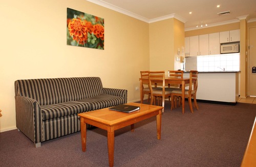 Campbelltown Hotel | Maclin Lodge Motel